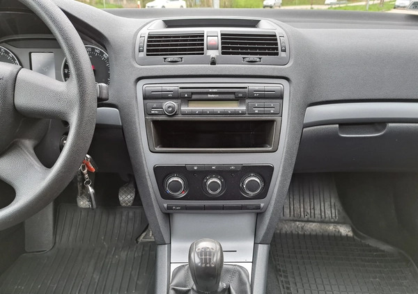 Skoda Octavia cena 22900 przebieg: 257000, rok produkcji 2011 z Szydłowiec małe 407